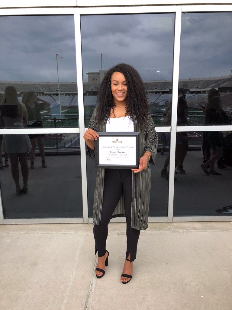 TJCapacheVball's tweet photo. Please help us in congratulating our Alumni, Halee Brewer, for her recent Academic Achievement Award for Texas State Athletics. We are so proud of you! #goapaches🏐 #apacheproud https://t.co/GM3JShG9JH