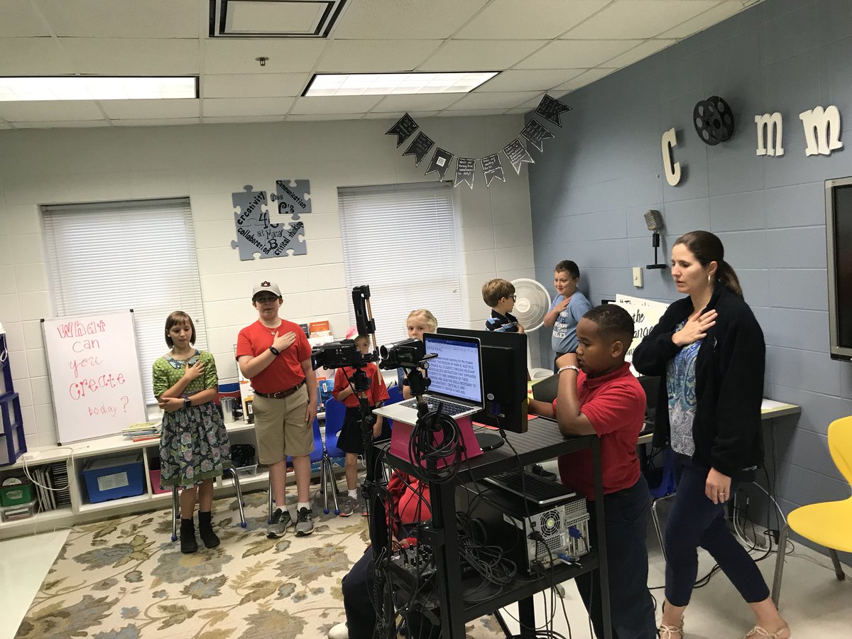 MAPcreations's tweet photo. We are greeting our Art from the Heart student-teachers for the day on our @MaryBBuzz Buzz!🐝
Camille = Dr. Jones @amandau27 
Dylan = Coach Burt @MBABurt 
Katie Jo = Coach Regan
Putnam = Librarian @MrsLambertMBA 
Henry = @MBAEmergingTech 
Caleb &amp; Hannah Claire = Me!
@MaryBAustin https://t.co/nSP3kNx4v4