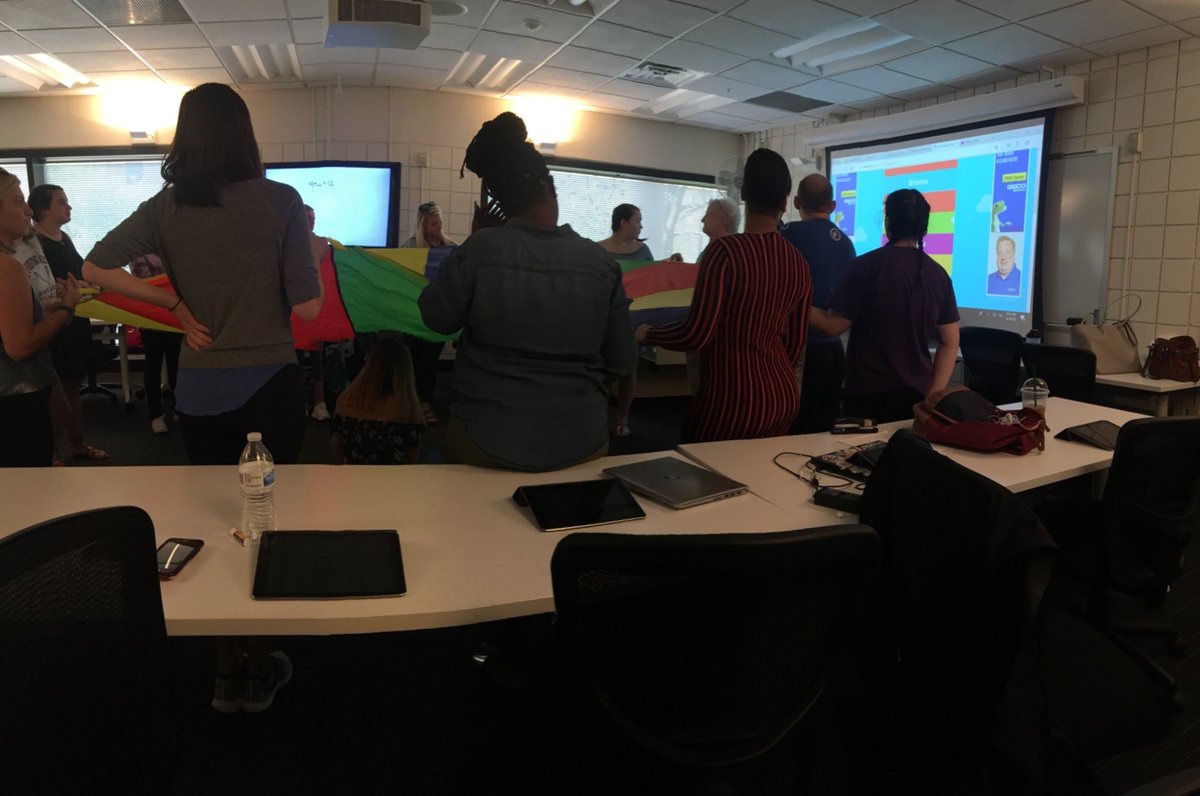 LisaTwissEdD's tweet photo. #randomnamepicker #ipads #laptops #Kahoot #Doccamera #parachutes all for an #edtech #TowsonISTC #TowsonCOE lesson. https://t.co/afqstwsey2