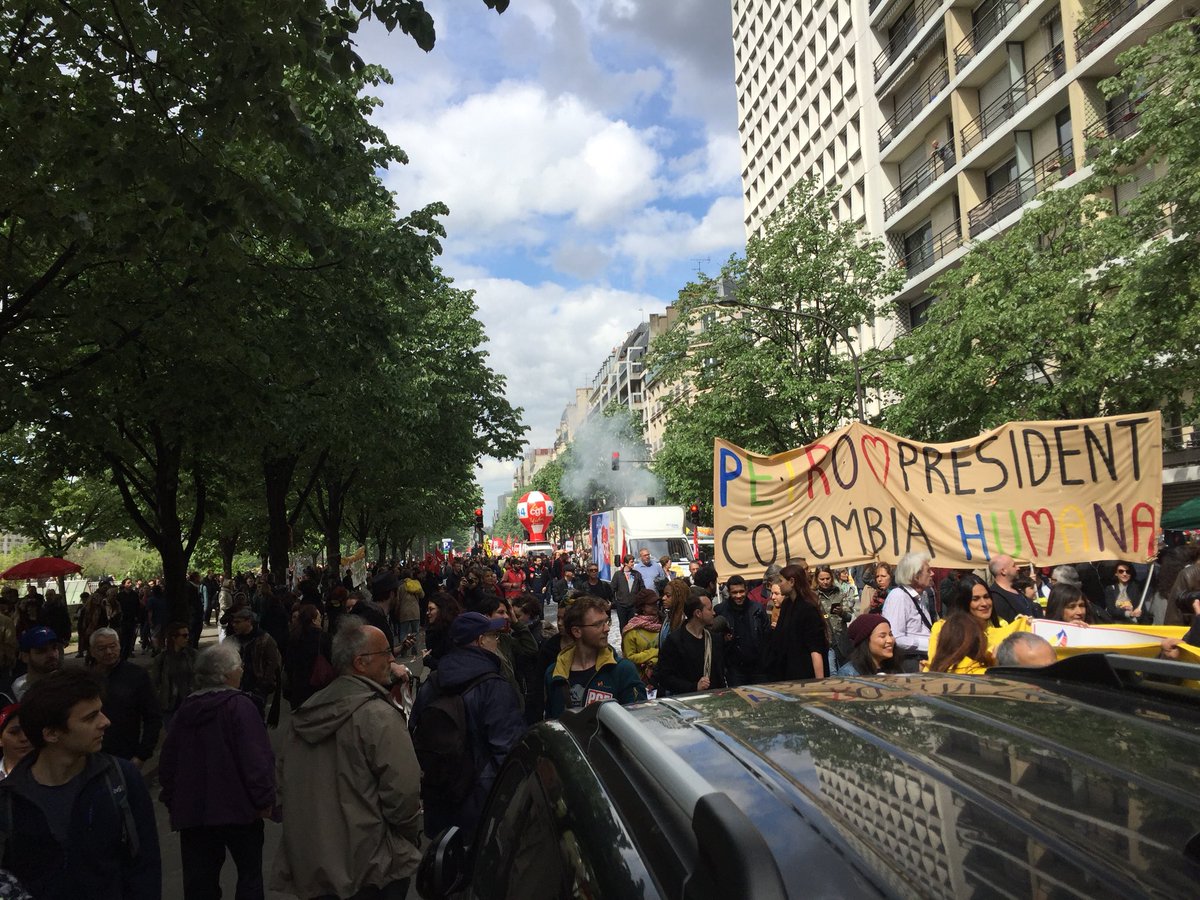 CgtVeil's tweet photo. 1er mai Simone Veil est présente!!! ✊ #manifdu1ermai #1ermai #LabourDay #FeteDesTravailleurs #dupognonspourlasante #lasantedanslarue https://t.co/JCJIb3GkwD