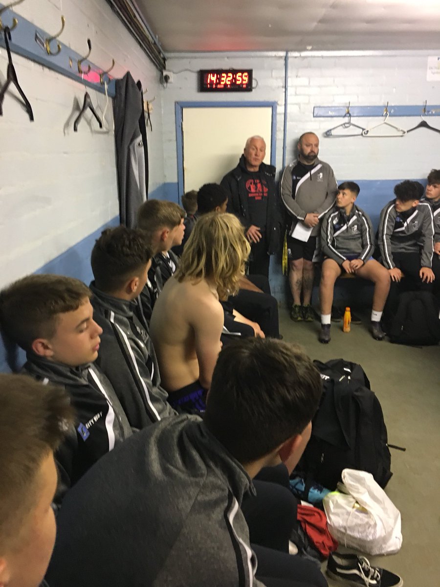 PontyPSRU's tweet photo. Big shout out to Mr Dewar Shield himself for passing on some great advice to the boys ππ»ππ»#DewarShieldFinal β«οΈβͺοΈβ«οΈβͺοΈ https://t.co/nuwCIBDJ5S