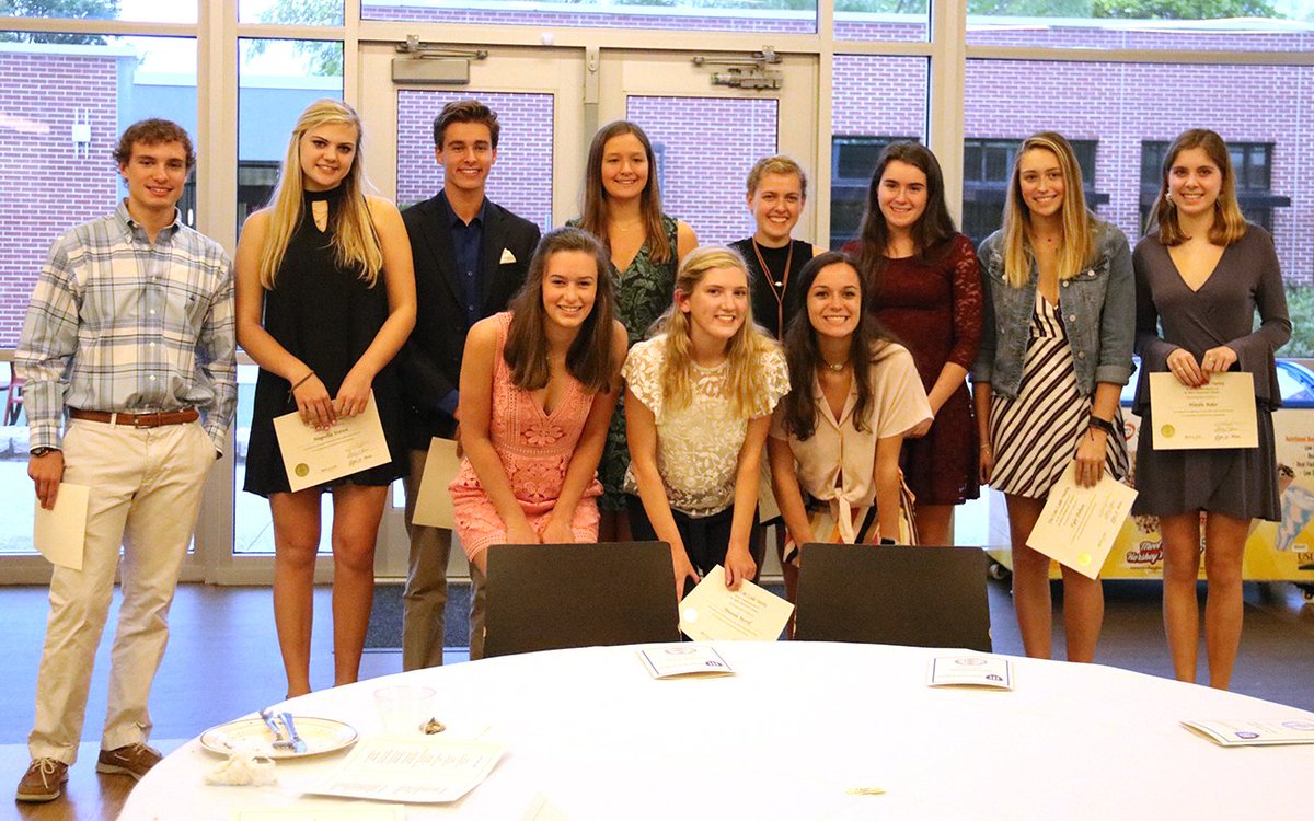 HIESbears's tweet photo. Twelve students from the Class of 2018 were inducted into the Holy Innocents' Episcopal School chapter of the Cum Laude Society. https://t.co/SfGexMa0lA #805pride #HIESUpperSchool https://t.co/k4Ox7b5eob