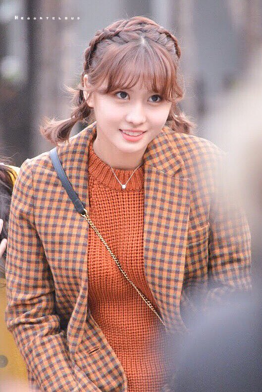 Heaartcloud's tweet photo. [🍭]171117 

#트와이스 #모모 #TWICE #モモ @JYPETWICE https://t.co/TatLHZtmZ5