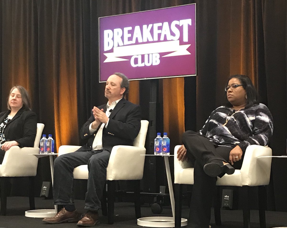 LivigniJoe's tweet image. Panel discussion-align learning to business. Be a consultant. #clobc