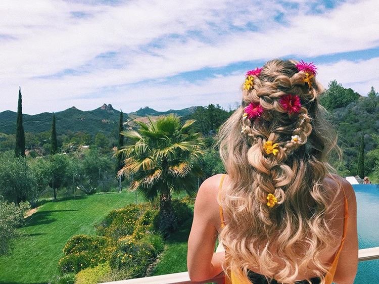 frommbeauty's tweet photo. The most perfect boho braids for spring courtesy of @theleticiag and @champagnemeadows ! 🌺🌻🌸Where would you wear this style?
#frommbeauty #frommpro #braids #bohobraids #spring #festivalhair #weddinghair #artistssupportingartists #instahair # https://t.co/8J7QAVpHYJ