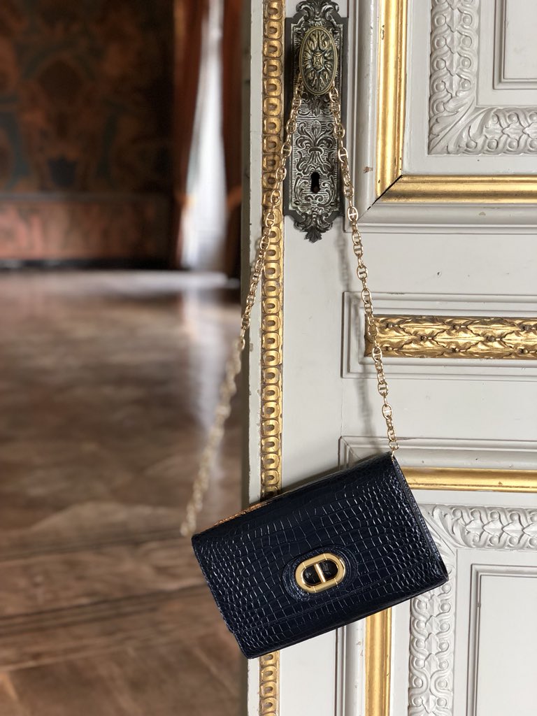 Perfectly polished, the Dee Firenze Clutch in croc-embossed navy leather goes from day to night with ease. deeocleppo.com/collections/ha…