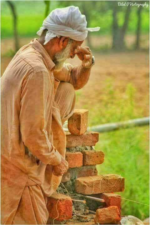 pak_muhammadi's tweet photo. یہاں مزدور کو مرنے کی جلدی یوں بھی ہے محسنؔ 
کہ زندگی کی کشمکش میں کفن مہنگا نہ ہو جائے https://t.co/xPQWEGKUFc