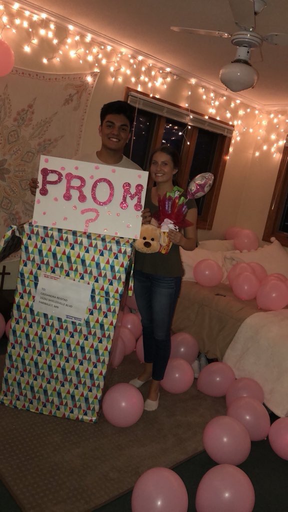 FHSPROM2018's tweet photo. Last night @JehuTeletor FINESSEd @cassie_reistad into saying yes to prom by surprising her with a bouquet of treats!!🎶 https://t.co/bN4YDugYxt