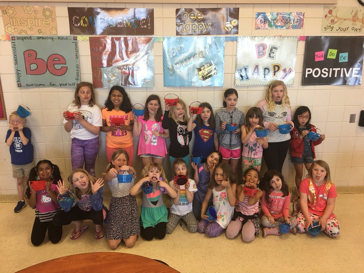 HBProjectKIDS's tweet photo. Happy May Day!!!! Making May day baskets at project kids today😀 @191CommunityEd #projectkids #isd191 https://t.co/p98gjJhAjj
