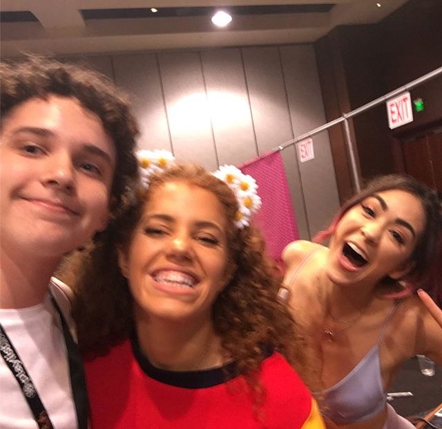 MahoganysUpdate's tweet photo. 📸@MahoganyLOX and fans at #PlaylistLive. https://t.co/PjQSC3CRrx