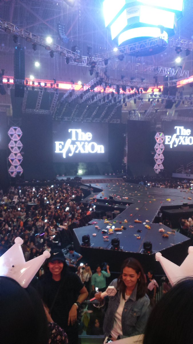 SEWHOED's tweet photo. #ElyXiOnInManila is one of the most "rememberable" night in my life😂💕 https://t.co/RWWc2PCqEg