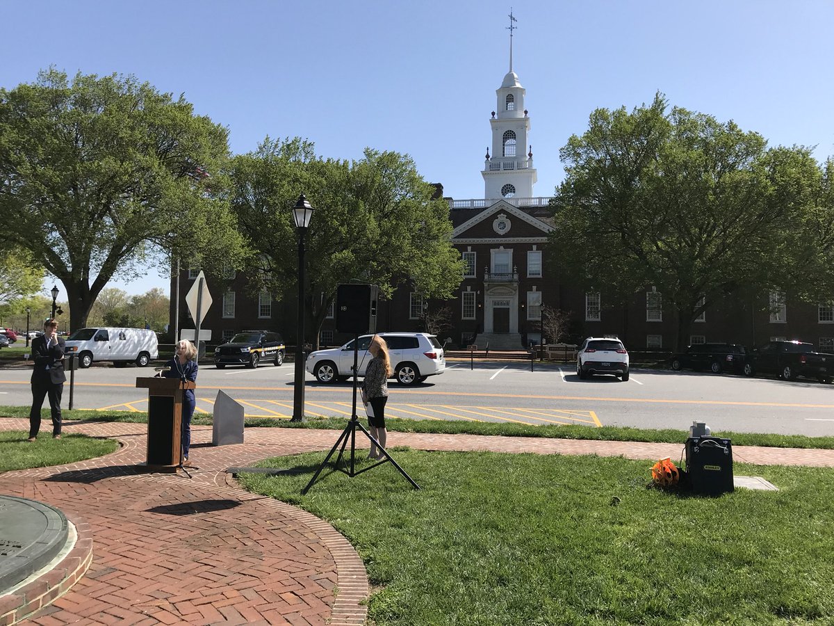 Happening now: Sen. Stephanie Hansen, <a href="/MattMeyerDE/">Governor Matt Meyer</a>, <a href="/Collin_OMara/">Collin O'Mara</a> and <a href="/DENatureSociety/">DE Nature Society</a> are unveiling Leg Hall as the first capitol grounds in the country to become home to a Certified Wildlife Habitat. #netde #deleg