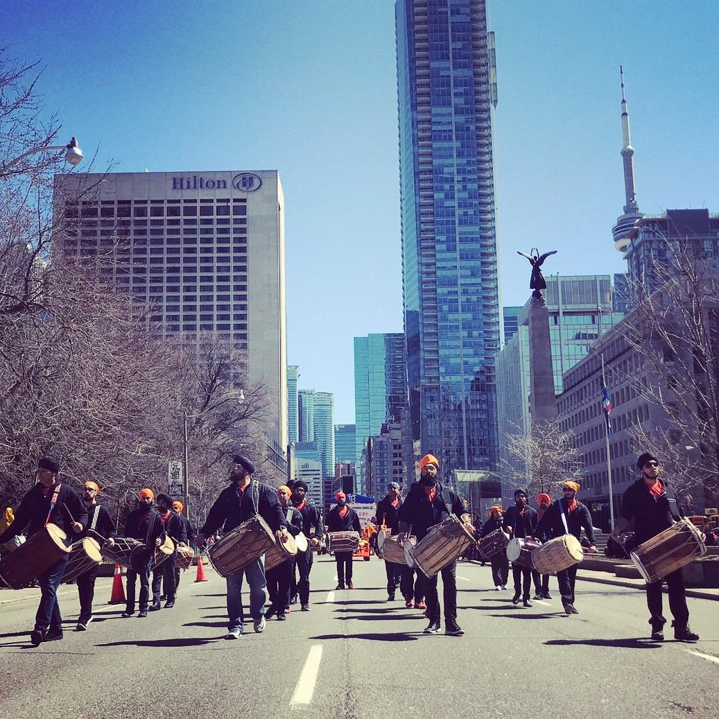 DholCircle's tweet photo. Toronto Nagar Kirtan 2018
#dholcircle #toronto #nagarkirtan #khalsa #parade #celebration #Singh #Sardar #vaisakhi #OnePassion #OneGoal #OneCircle #OneLove #WeAreOne #BURRRAAAHHH https://t.co/w85jdRoww4