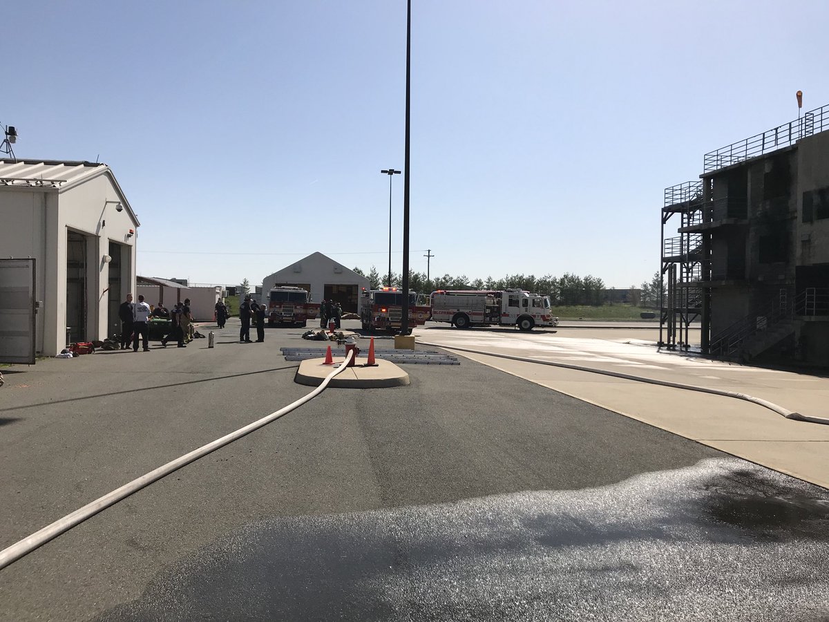 LCFR_DCTRAINING's tweet image. Busy day at the Fire &amp;amp; Rescue Academy with #RC36 doing HTR Ropes, Quarterly Rescue Training for Ops units, Monroe Tech running live burns and Montgomery Co, MD Fire Rescue conducting flashover training. @LoudounFire @mcfrs @MTCFFEMT @MonroeTechLCPS @Chief600B