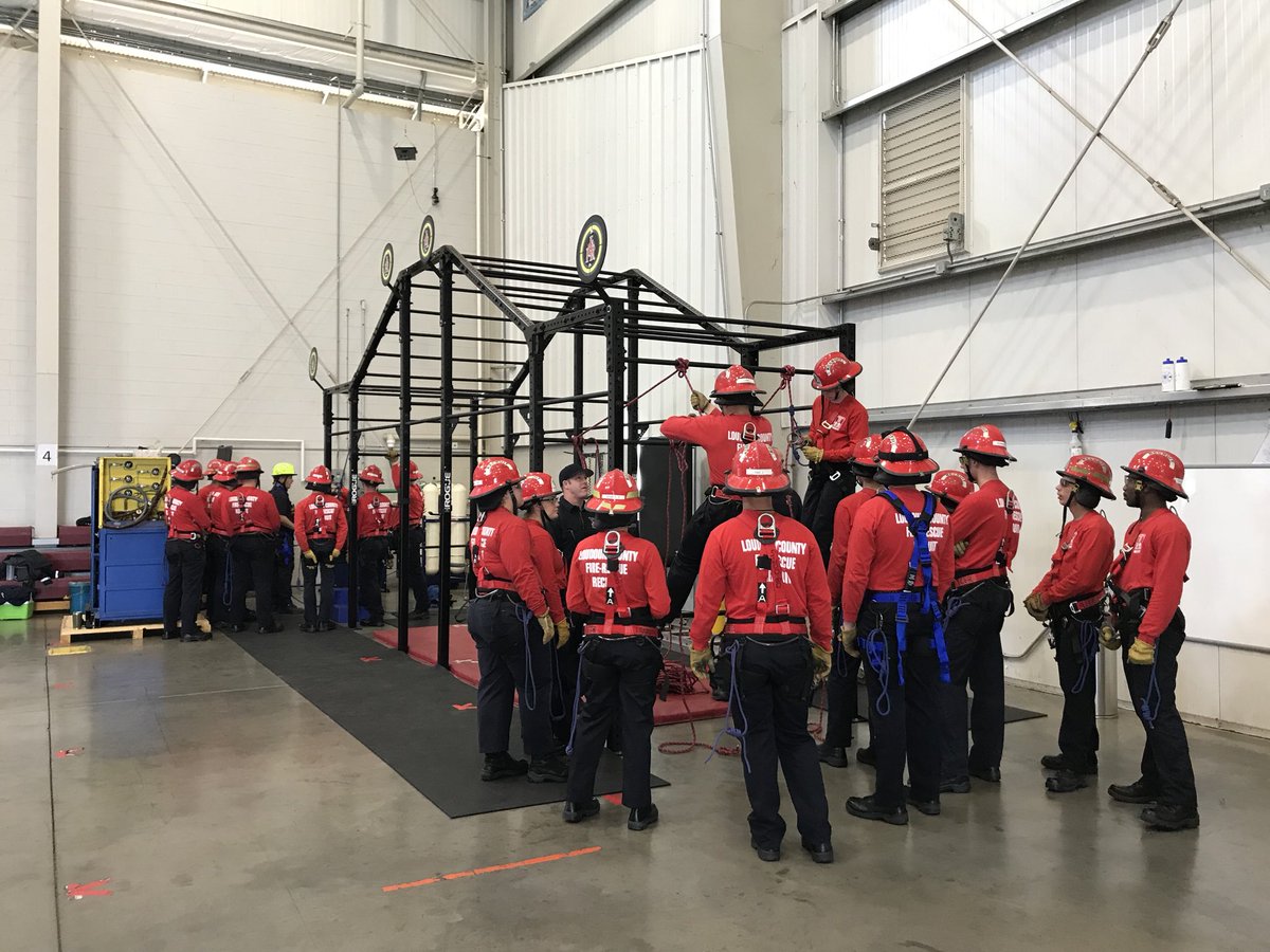 LCFR_DCTRAINING's tweet image. Busy day at the Fire &amp;amp; Rescue Academy with #RC36 doing HTR Ropes, Quarterly Rescue Training for Ops units, Monroe Tech running live burns and Montgomery Co, MD Fire Rescue conducting flashover training. @LoudounFire @mcfrs @MTCFFEMT @MonroeTechLCPS @Chief600B