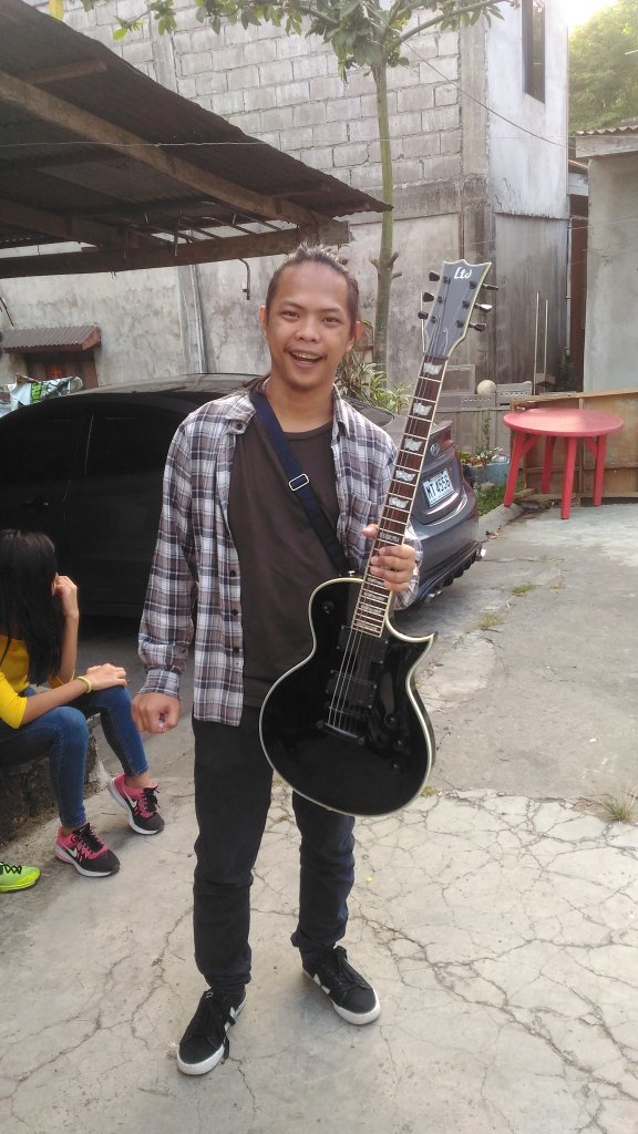 rodelrak's tweet photo. Happy Day, New Guitar day!!!! #LTD #EC401 https://t.co/h0bmHlVKz9