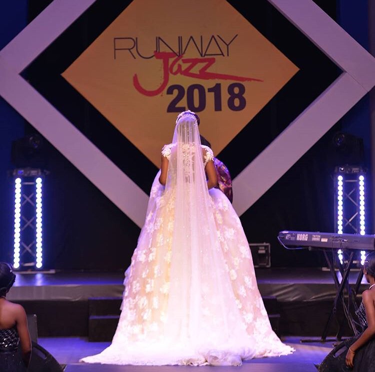RunwayJazz's tweet photo. The Details 😍😍 by Avant-garde by Elizabeth R
#RunwayJazz https://t.co/plcZpusyTZ