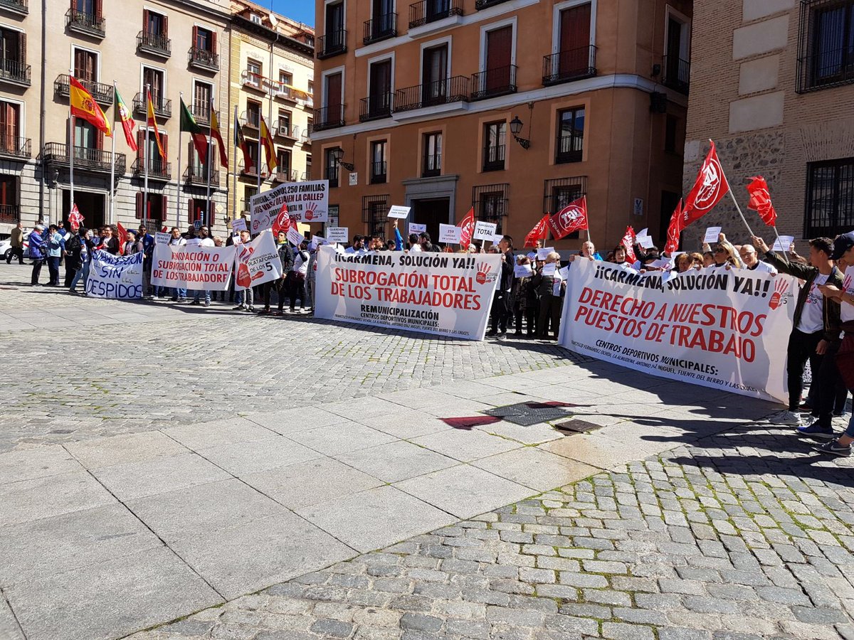subrogalos5's tweet photo. ¡Feliz #DíaDelTrabajo! Confiamos en que nadie nos prive de este derecho, en que nadie nos eche de nuestros puestos de trabajo. 

Os lo pedimos, @AhoraMadrid @ManuelaCarmena @Cs_Madrid @PSOEMadridAyto @GrupoPPMadrid #1DeMayo #NingunoEsNinguno #CarmenaSoluciónYa https://t.co/VOqIxtFtDK