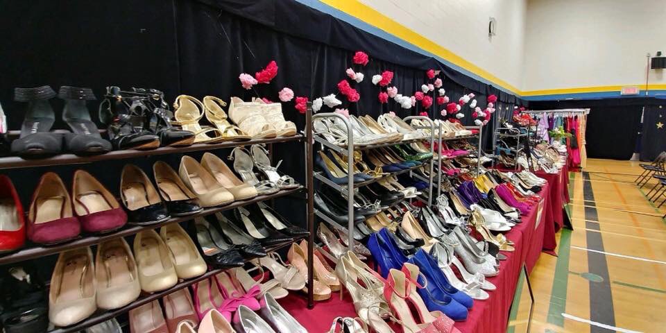 12Bou12's tweet photo. This will be an amazing prom for those 370 young girls. Les Fées Marraines, what a wonderful group!  @FeesMarraines @MercerCanada #MercerCares https://t.co/9xgTIiGkjp
