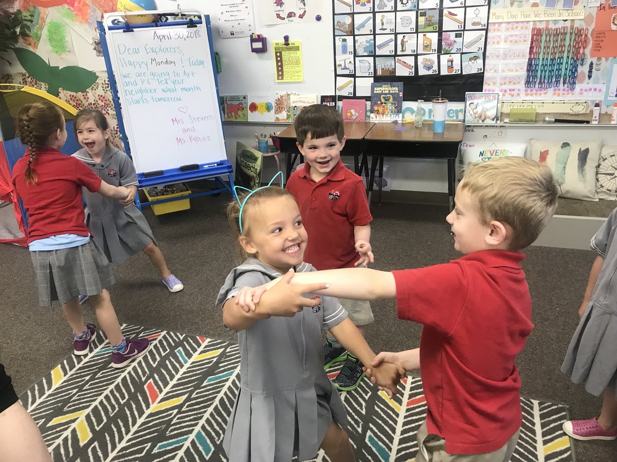 hsessaints's tweet photo. 🎶 You make me feel like dancing 🎶 #HSESPrimarySchool starts the day with team building through dancing! #WeLoveHSES https://t.co/bYya1KSxX8