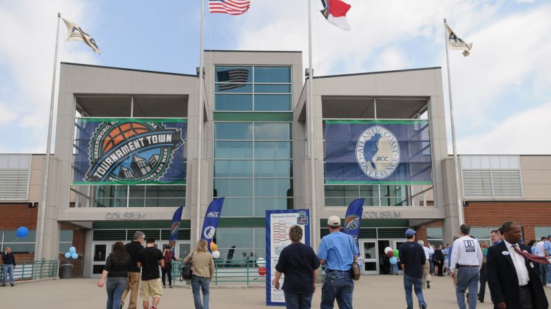 RCMAfaithmeets's tweet image. Did you know that The Greensboro Coliseum can seat up to 22,000 and hosts over 1,000 events per year? Get a peak at this awesome facility during #emerge2019. 
Find out more about the Coliseum: ow.ly/i7Z330jzBjK 
 @VisitGSO #wherefaitmeets