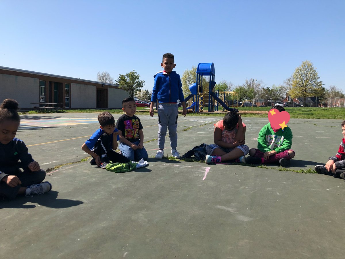 MissRobertson01's tweet photo. Morning meeting outside? Yes, please! 🌞 https://t.co/AIP1LpfaFV