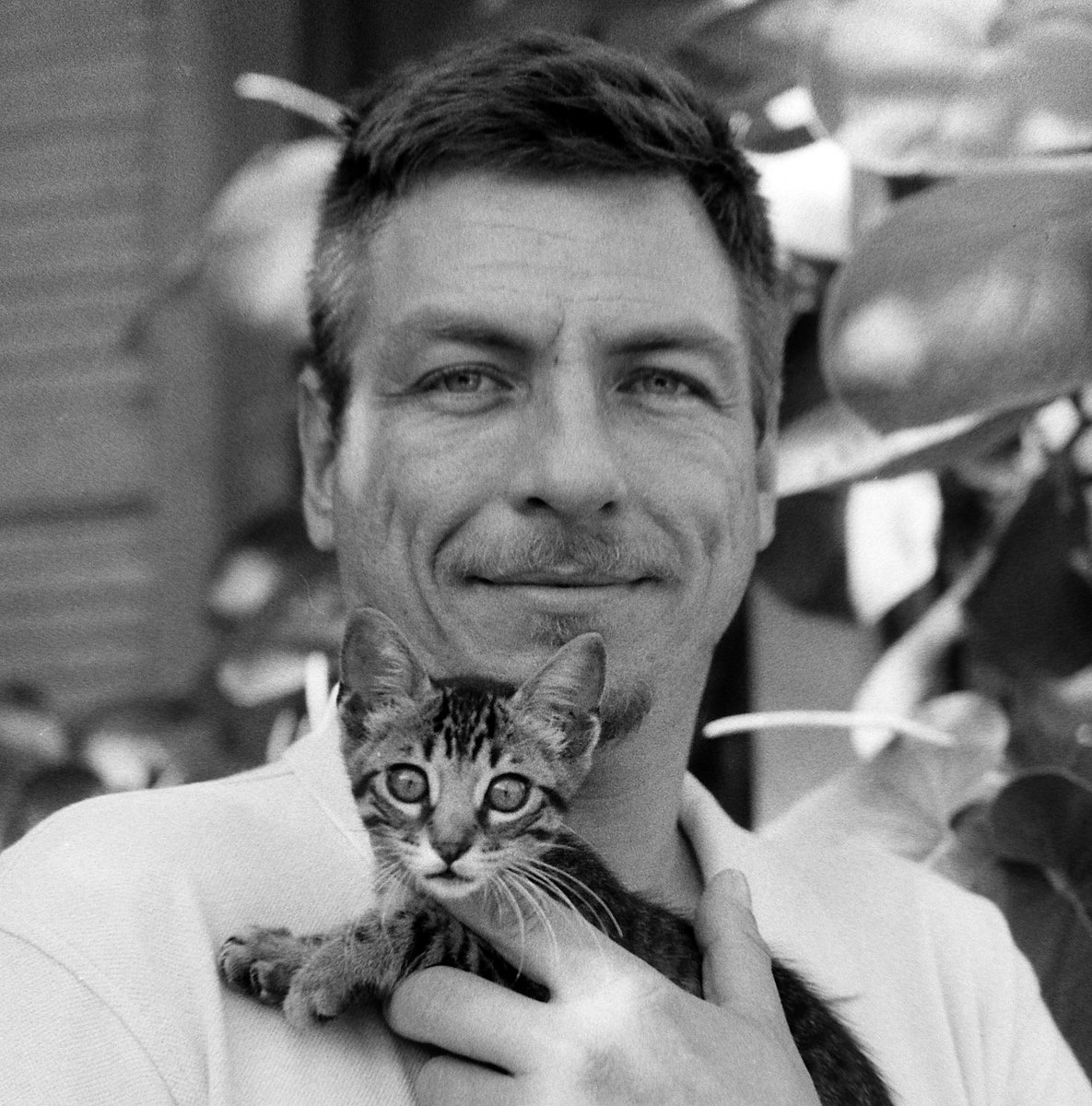 Tía Chuck: A Portrait of Chuck Ramirez tweet media