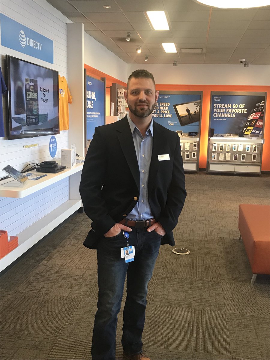 FindlayHustlers's tweet photo. Rob’s dressed to impress and ready to start May HOT!! #OHPA #AllOHverit #HaleyToledo #lifeAtAtt https://t.co/H5ld56dpSx