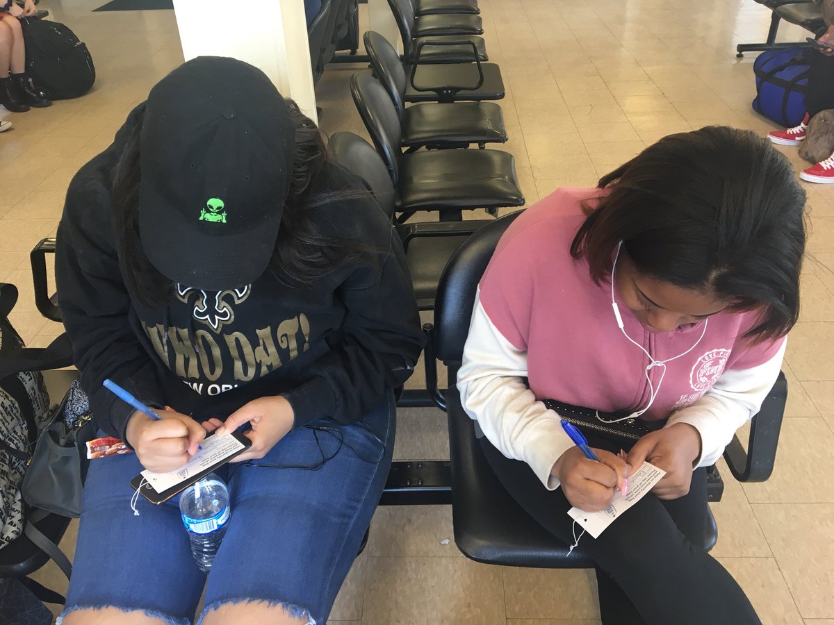 MonicaBisha's tweet photo. That day before #EduHam when you’re at the train station with your students on the way to Chicago, and they’re way cooler than you. Thanks, @Gilder_Lehrman and @Lin_Manuel for making this happen! #Hamiltrip https://t.co/1cbfmZkWar