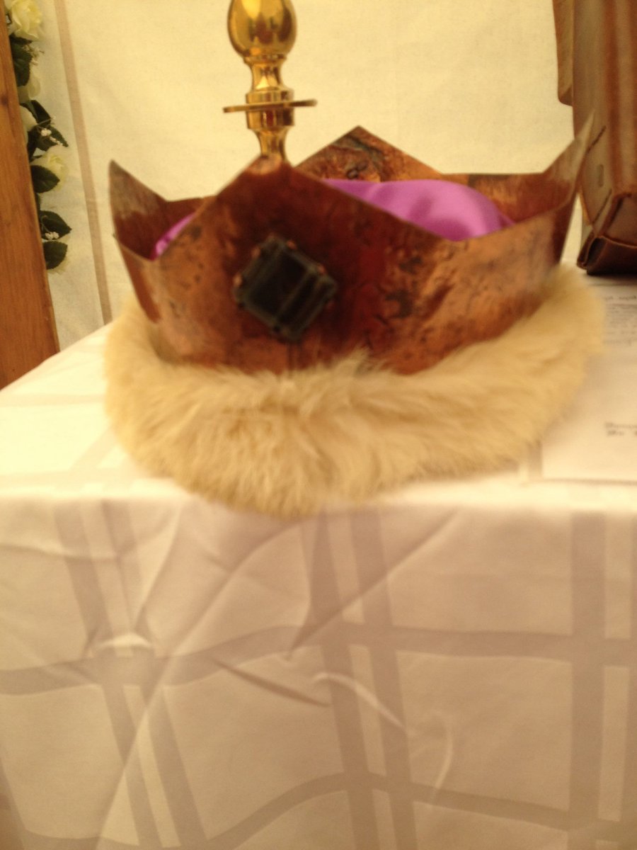 SCAsocial's tweet photo. Happy Birthday to the SCA! (Original thrones/crowns from the West on display). #mySCA #currentmiddleages https://t.co/6MsHYhej5d