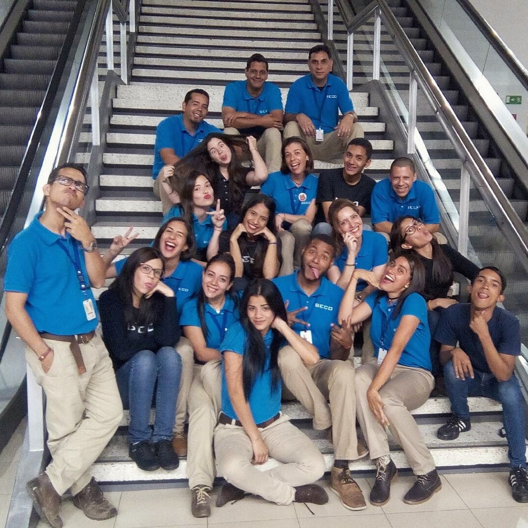 psychetips's tweet image. Hoy además de comenzar el mes, es el día del TRABAJADOR 💪💚
Por eso hoy publico la última foto que me tomé en mi último día de mi primer trabajo.  Sabemos que comenzar a trabajar genera nervios y ansiedad. Confía en tí. #psicologia #diadeltrabajador #firstwork #salud #WorkersDay