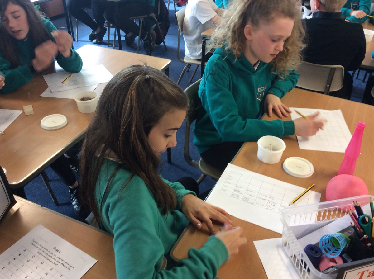 LochsidePS's tweet photo. P7K have been analysing rock samples and describing their characteristics #P7K https://t.co/ykrYCTCu3V