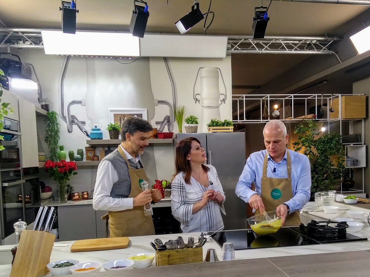 paoloigna1's tweet photo. la 2^ puntata di @VMware_IT Cooking Tech Talk è in rete! Con @AlbeBullani e @LZerminiani alla Sonia Factory di @soniaperonaci: esploriamo la #DigitalTransformatione con i"4 Flan di verdure e 4 priorità dell’IT per VMware" #cucina #tecnologia
Qui il video: https://t.co/FixCWzQ3b3 https://t.co/wNNhlr60pZ