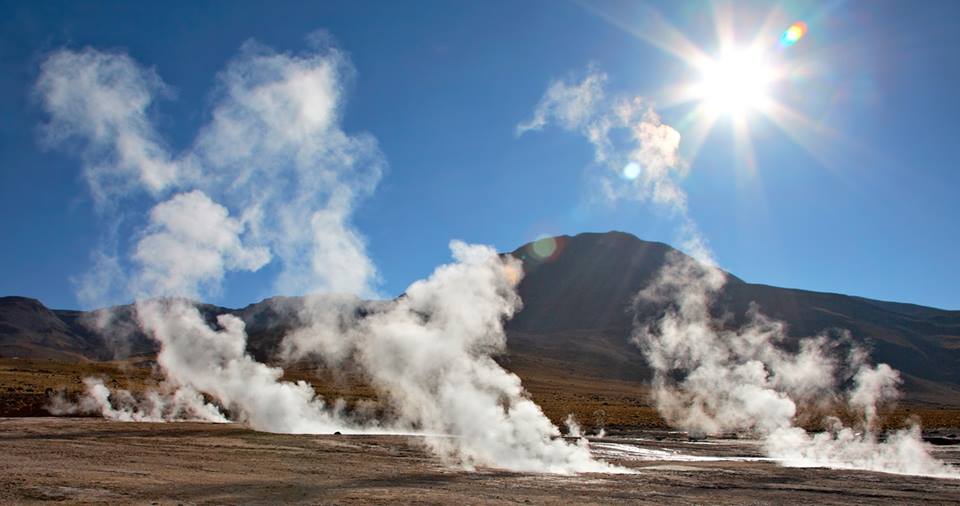 VicunaLodge's tweet photo. Conozca los #GeysersDelTatio, un Increíble atractivo visual por sus columnas de vapor de gran altura ¡Los esperamos en #SanPedroDeAtacama! Reserva su alojamiento y excursiones directamente vía WhatsApp +56 9 5222 283 / E-mail: vicunahostal@gmail.com https://t.co/S1zQ4SCXe6