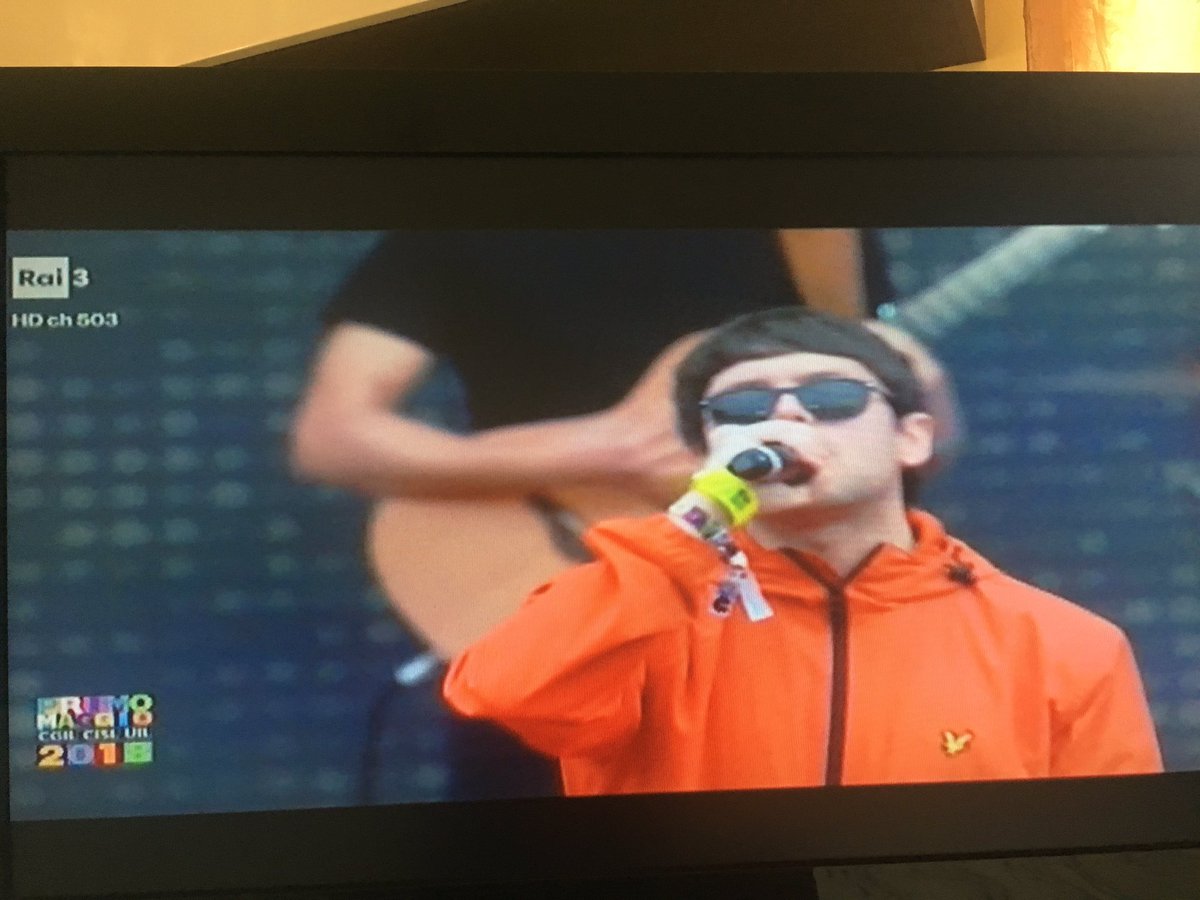 silvia_silves's tweet photo. "Grazie rega'!
Ciao Mamma"

Si vabbè, sei figo ma #zuin dove è?

#1M2018 #roma #gazzelle https://t.co/jmVsFIsjvQ