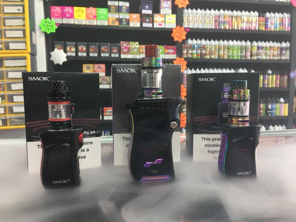 VapeworldOldham's tweet photo. Smok Mag Mini kit now in stock such a small but yet stunning device with it 1600mah battery and output of 50w its the perfect device #smok #smokmag #smokmagmini #1600mah #50w #flavourchasing https://t.co/2E73XNsJZ9