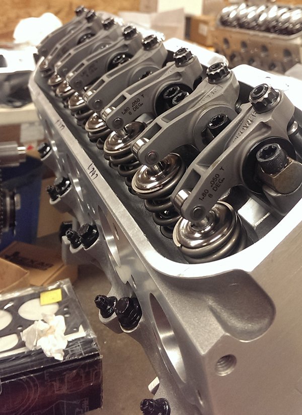 EngineBuildMag's tweet photo. Erik Koenig has a history of pumping out quality engines like this 527 cid LS1. This particular engine, built by @HPResearch17, is the largest displacement LS1 in the world. Find out the details of our latest #engineoftheweek sponsored by @CometicGasket https://t.co/Y26li6RmJ7 https://t.co/C1ZDzIZ49E