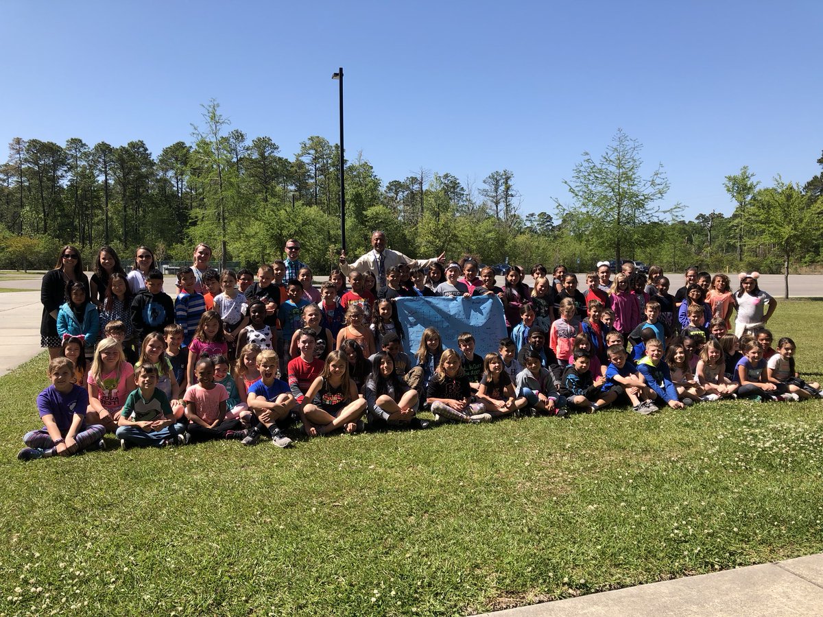 TeamMedeFede's tweet photo. Happy School Principal’s Day Mr. Highsmith! #SchoolPrincipalsDay https://t.co/XBQPL0Suf8