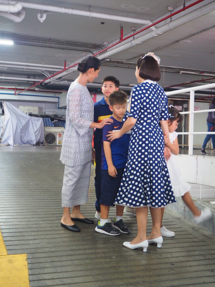 N_Nathcha's tweet photo. เชื่อว่าหลายๆคนยังคิดถึง คุณหญิงกีรติ คิดถึงนายแม่ กันอยู่แน่ๆ ใช่มั้ยเอ่ย...
#มีความน่ารัก 😊☺️💙💙
#มีความอยากคุยกับหลานสาว
#นายแม่และคุณหญิง
#Mamkathaleeya
#NokSinjai
#คุณหญิงกีรติ
#นายแม่ปานรุ้ง
#ladiesofthestage https://t.co/A61qOWriEl