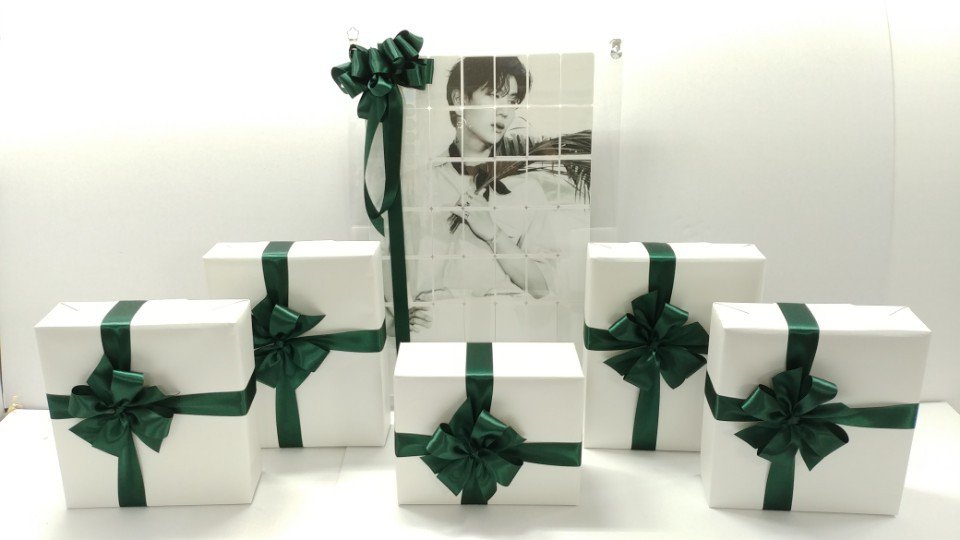 luky0502's tweet photo. #성재야_꽃피는_너의_스물넷을_응원해 

성재오빠 생일을 맞이하여 선물을 전달했어요😇
선물은 깔끔한 흰색포장지에 리본색은 오빠의 탄생색인 짙은 그린컬러로 부탁드렸어요😊

기간이 짧았던터라 많이 부족했을텐데 잘 이끌어주신 언니들 너무 감사하고 고맙습니당💕
다들 정말정말 수고하셨어요❤ https://t.co/5H5LslnTHN