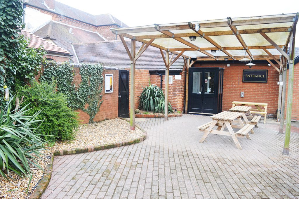 LoveyourpubInfo's tweet photo. Southampton Pubs - The Keys Totton - The Modules Live On Friday From 9pm - https://t.co/1LT92m4c8S https://t.co/9XpFfCH6G7