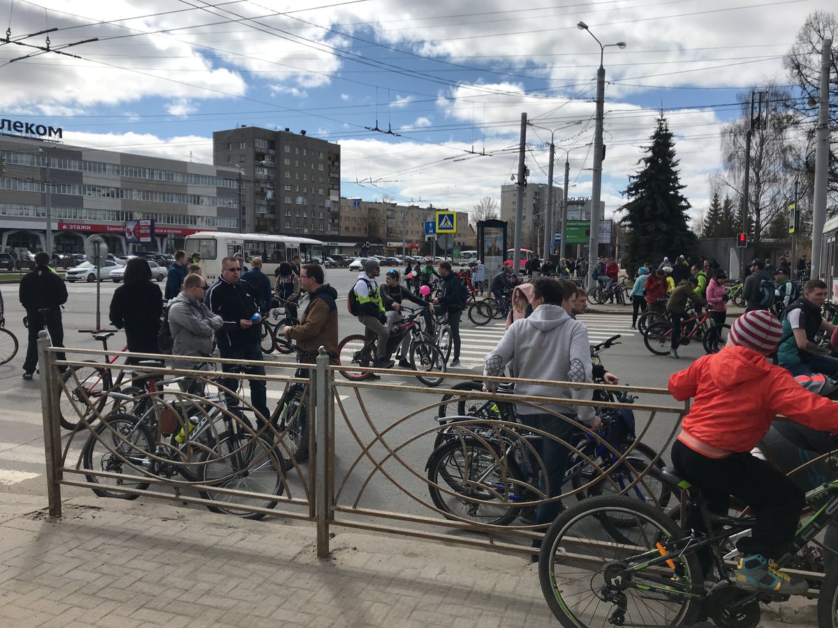 Root_Denis's tweet image. Открытие велосезона 2018 в #Кострома Маршрут Филармония - Ипатьевский монастырь. #1мая #vk