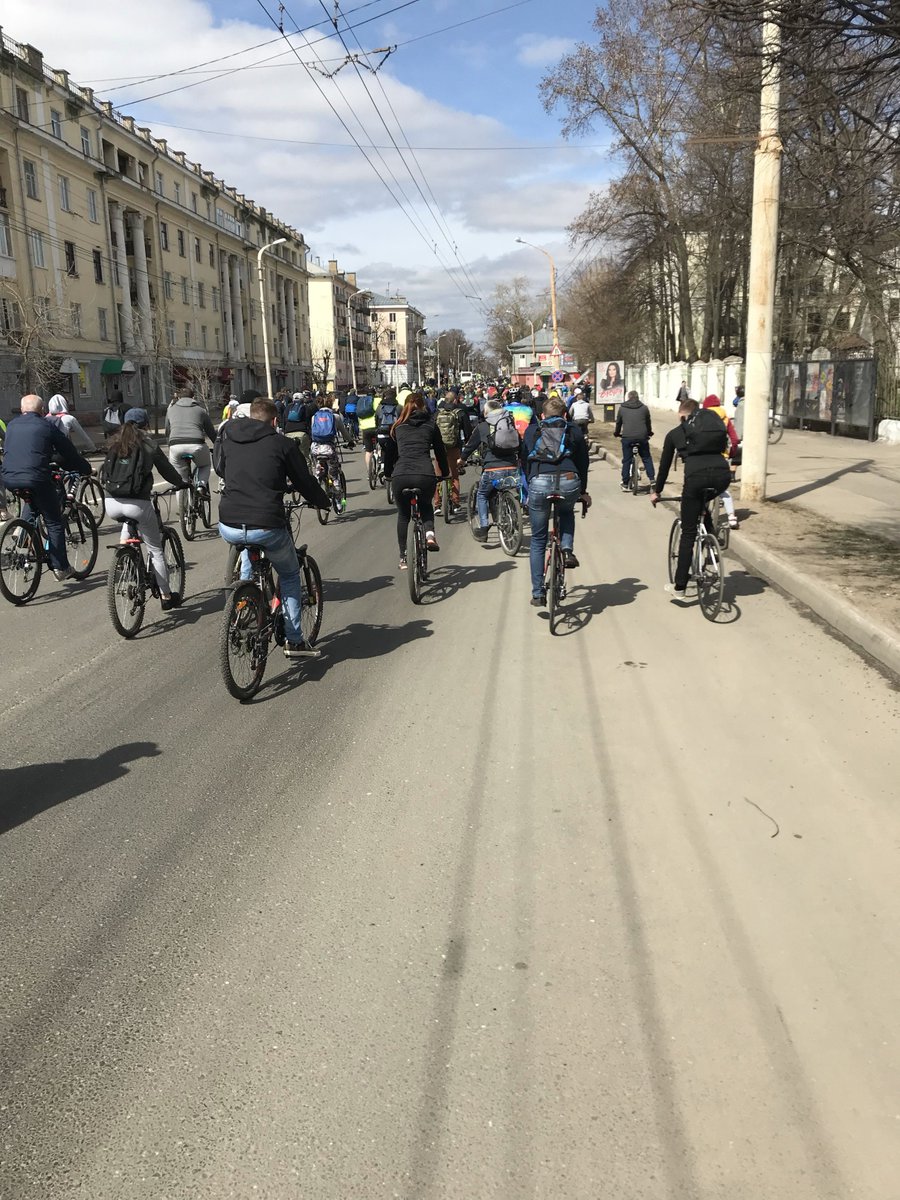 Root_Denis's tweet image. Открытие велосезона 2018 в #Кострома Маршрут Филармония - Ипатьевский монастырь. #1мая #vk