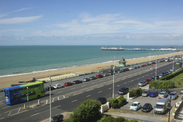 Only a few places left to stay in #Brighton this May bank holiday!  With up to 25% off city breaks, make the most of the #festivals that start this weekend. Click the link for more offers. - mailchi.mp/citypad/only-a…