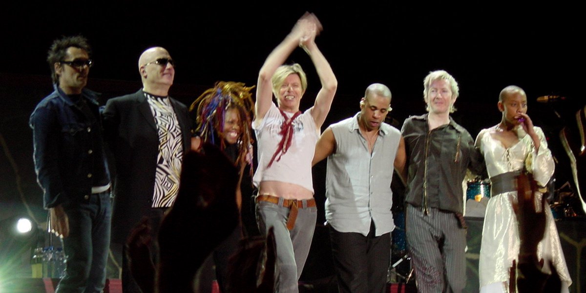 I had such a great time with David's Reality tour band. We had FUN backstage. So much joy. It all comes back like yesterday. David was the FUNNIEST. Human, vulnerable, honest, playful. Glad these moments were captured. My regret is they will be no more. mikegarson.com/bowie_reality-…