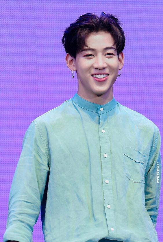 bangtartist7's tweet photo. e hoje é o dia do rei da tailândia, dono de um sorriso lindo, de uma algria contagiante, o maior ggstan desse mundo parabéns nenê obrigada por sempre nos divertir e nos alegrar a cada dia prometo que muito em breve me assumirei ahgase te amo 
#LegendBamBamDay https://t.co/gPcffd8yjY