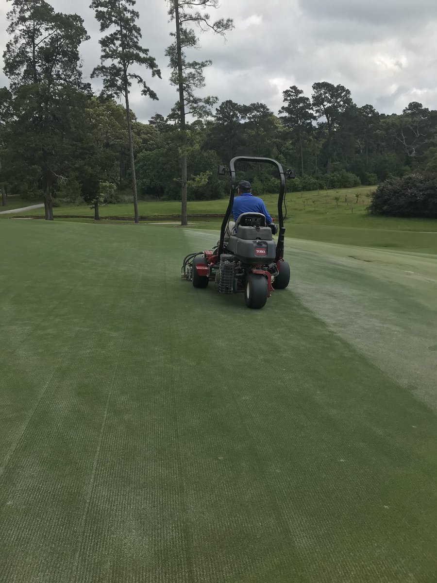 BluejackNatTurf's tweet photo. Working sand in with vertical mowing followed by backtrack mow https://t.co/0fcJzMldml