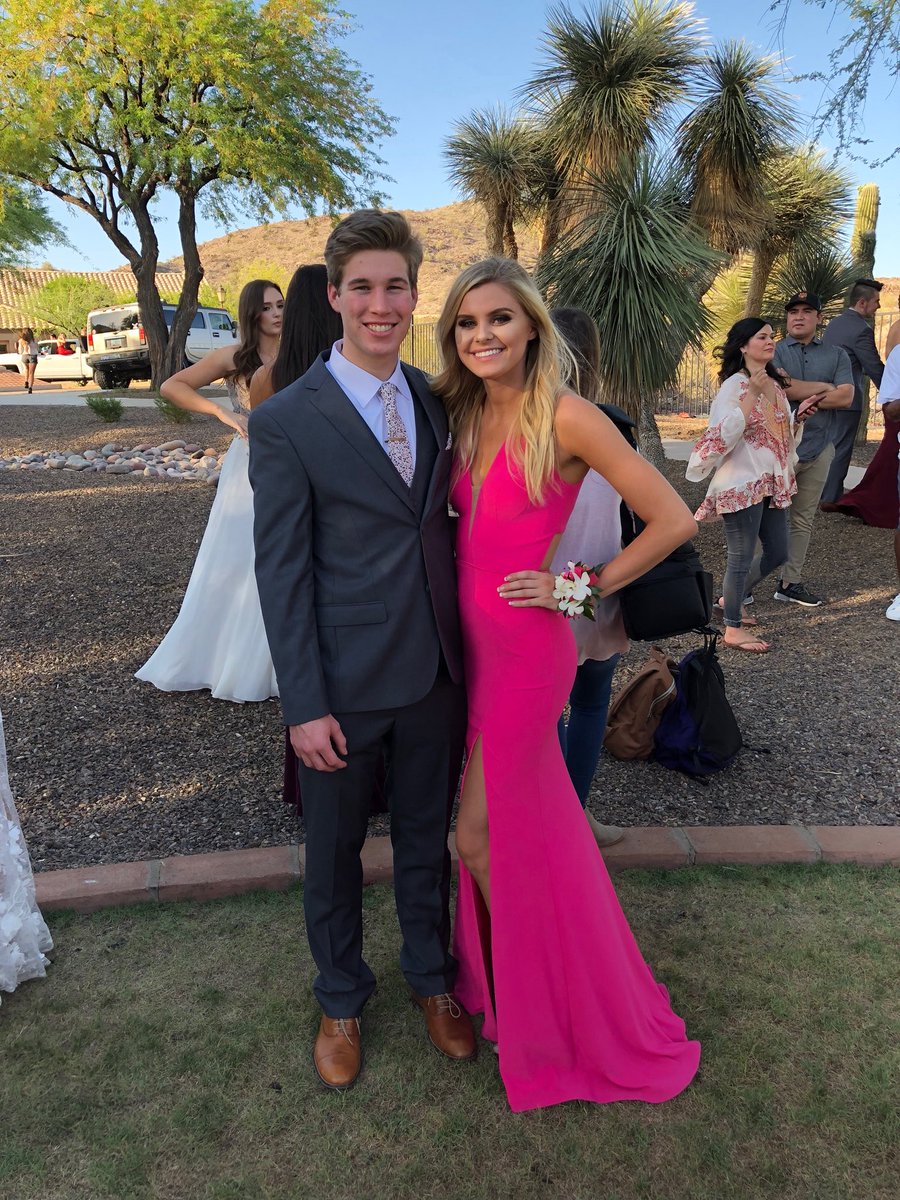 kellymh_'s tweet photo. Goodbye prom💓💓💓 https://t.co/MItP4z0JaW