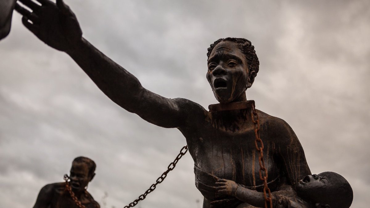 democracynow's tweet image. “Talking About History Is Way to Liberate America”: New Memorial Honors Victims of White Supremacy ow.ly/Aynw30jM6ek