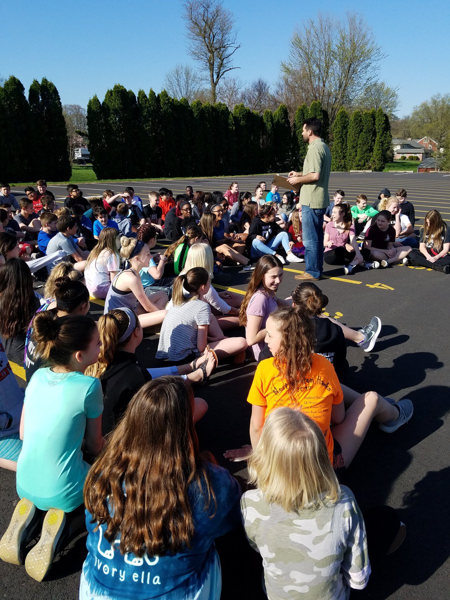 JenWevodau's tweet image. The first activity of Greek Olympics! #ICTeamConquerors #SASDpride #ICROCKS @SASD_IC